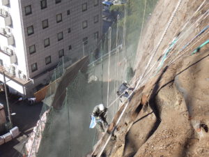 七里岩急傾斜地崩壊対策工事